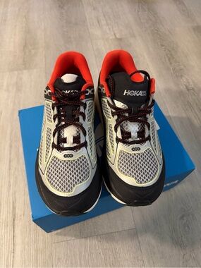 Hoka clifton shoes size mens 9
New